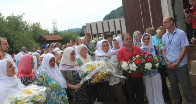 Majke Srebrenice odgovorile Vučiću: Kad prizna genocid i izvini se bit će dobrodošao u Potočare