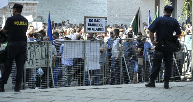 I radnici BiH danas na ulicama: U Sarajevu protesti, prvi pred zgradu Vlade FBiH izlaze rudari, a za njima...