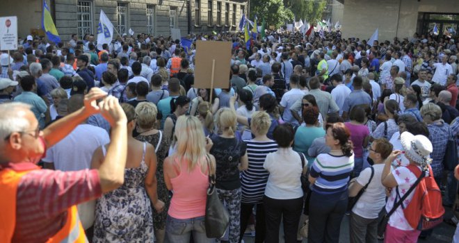 Usvojen Zakon o radu! Demostranti se razišli