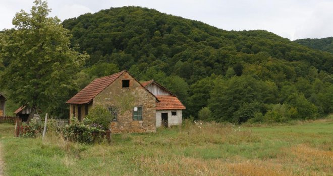 Sa 2,5 eura sitniša za dvije godine napravila kuću, kupila auto i živi u miru...