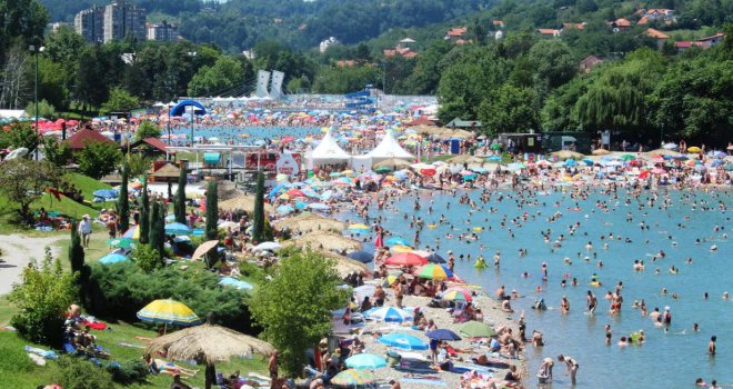 Bio je na rubu ponora, tonuo je doslovno: Kako se bh. grad poznat po smogu pretvorio u turistički hit?! 