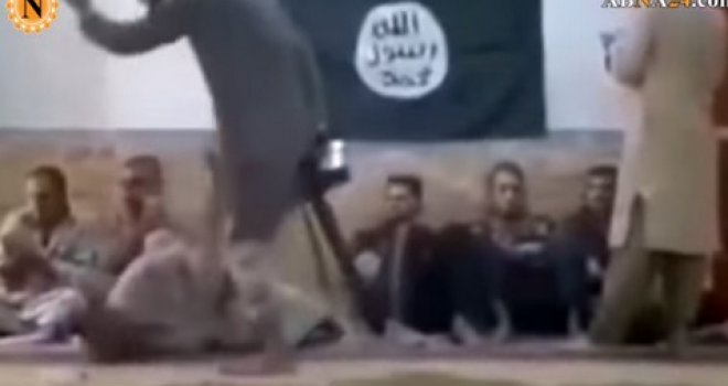 Procurio snimak: Pogledajte kako se pušači kažnjavaju u Islamskoj državi!
