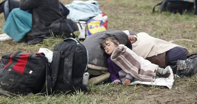 10 000 izbjeglica na čaju i hljebu već dvije sedmice: Žena se iz očaja pokušala zapaliti...