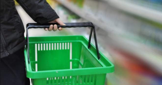 Nema više kućnih zaliha, ograničava se broj namirnica u jednoj kupovini: Brašno, ulje, šećer, so...