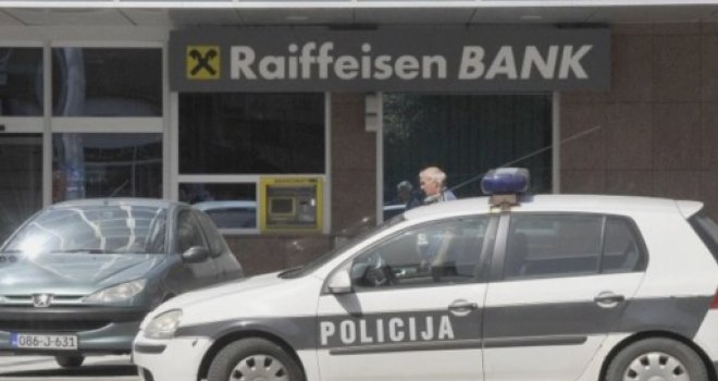 Kriminal ranim jutrom: Razbojnik tokom pljačke Raiffeisen banke pucao iz vatrenog oružja