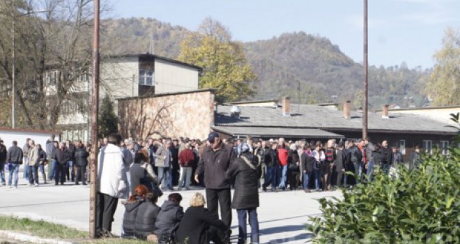 Ogorčeni radnici Krivaje Mobel nakon punih devet sati deblokirali saobraćajnice: U ponedeljak nastavak