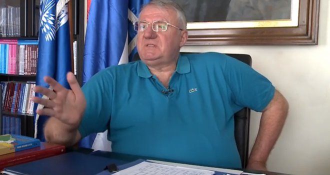 Šešelj: 'Nek' Kolindica stavi dušeke na pod jer mojih 130 i njenih 120 kila nijedan krevet ne može da podnese!'