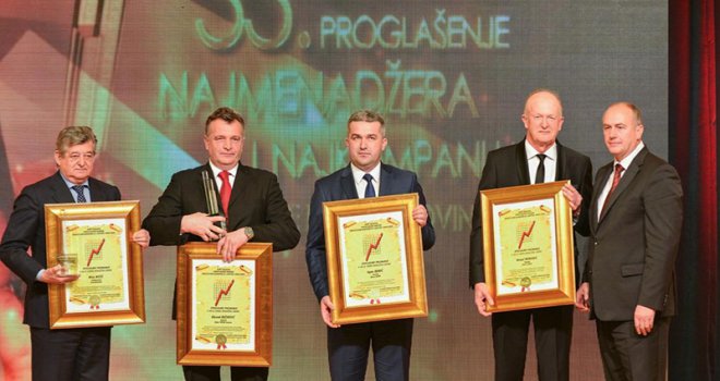 Promocija načelnika preko leđa sirotinje: Umjesto porodiljama, novac davali za sliku na naslovnici