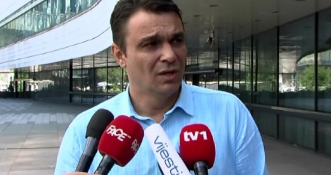 Ahmetović u otvorenom pismu: Sramota je da državni parlament šuti, ako ovo dozvolite  i prešutite, onda...