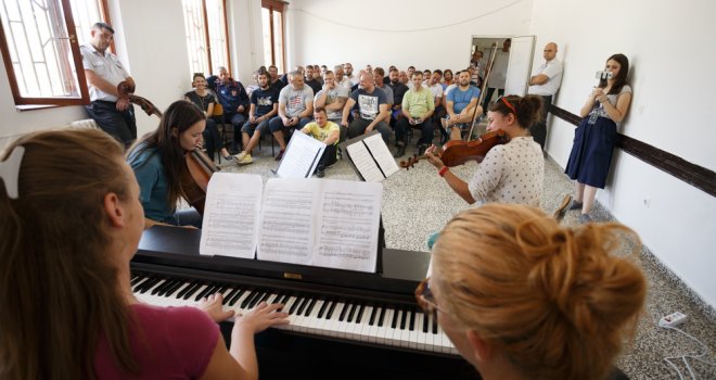 Klasična muzika za zatvorenike: Sarajevo Chamber Music Festival održao koncert u Kazneno-popravnom zavodu u Blažuju