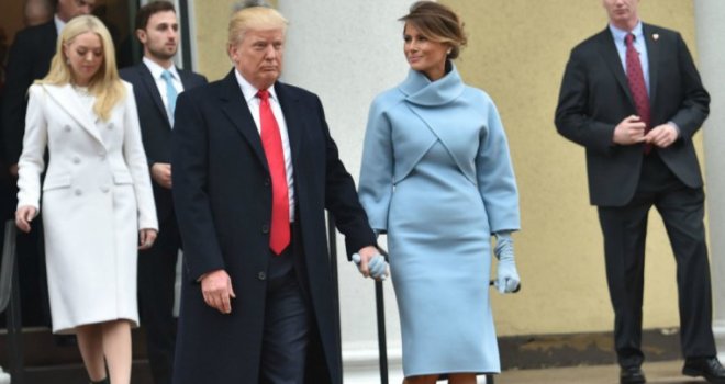 Inauguracijski ples i ponašanje otkrivaju da tu nema ljubavi: Melania je Trumpu samo seksualni objekt?