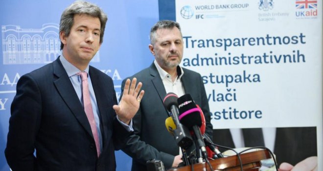 Ambasador Ferguson: Za reviziju tužbe treba ispuniti visoke standarde koje zahtijeva sud