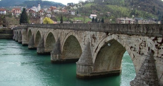 Potresno svjedočenje: Mene je nožem zaparao po grudima, a njoj stavio oštricu pod vrat i rekao...