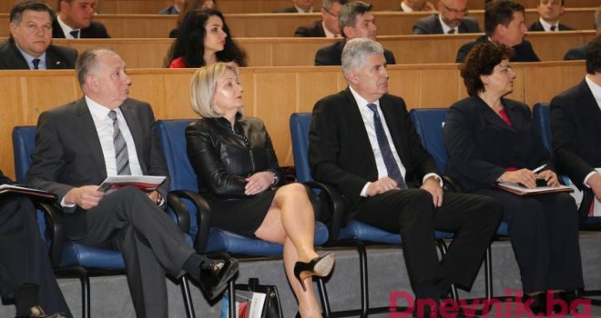 Za srpski, hrvatski, bošnjački i građanski TV kanal