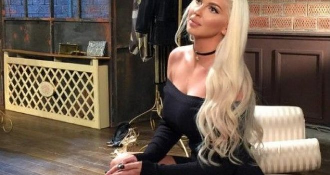 Para uši: Evo kako Jelena Karleuša pjeva na engleskom!