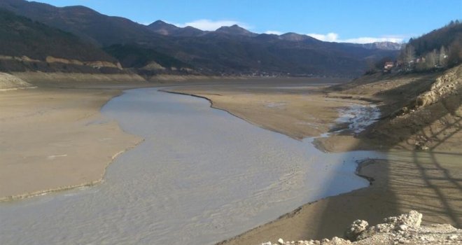 Jablaničko jezero ponovo se puni, poribljavanje u toku