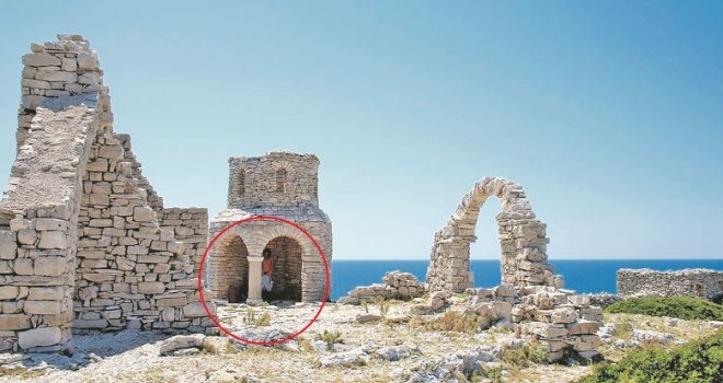 Ovako Hrvati promovišu svoju turističku ponudu: Na fotografiji za konkurs našao se i par u vrlo strastvenoj razbibrizi