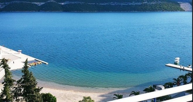 Uživo s plaže u Neumu: Idila bez gužve, more toplo, ali pripazite gdje pijete kafu