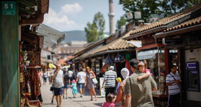 Detalji masovne tuče na Baščaršiji: Među povrijeđenima i djevojka