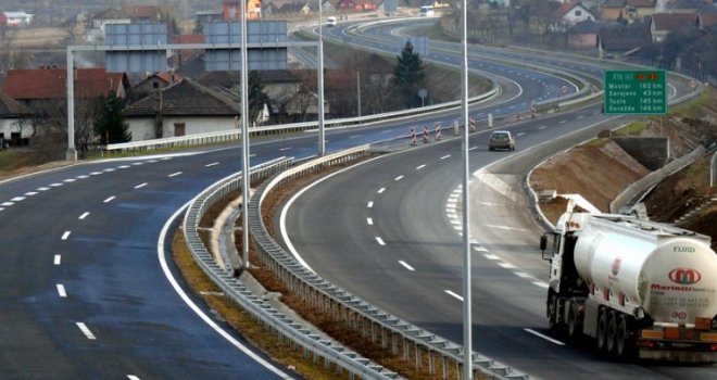 Erdogan 'prelomio', Vučić prihvatio: Na pomolu konačno rješenje za trasu autoputa Beograd-Sarajevo, evo kuda prolazi...