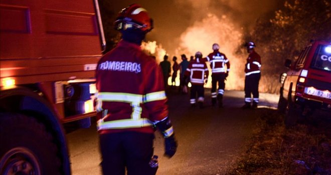 Požari  u Portugalu odsijecaju ceste, hiljade ljudi bježe, šume opustošene