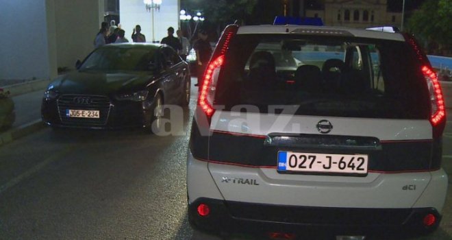 Direktoru banke pokušali oteti Audi u kojem su bila djeca, on skočio na auto u pokretu da bi ih spasio