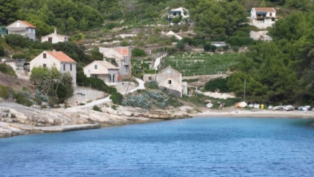 otok-bisevo-1