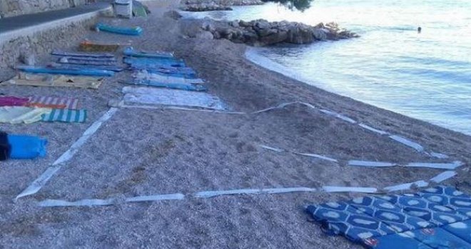 Kad vidite kako u Brelima rezervišu mjesto na plaži, bit će vam dosta mora neko vrijeme