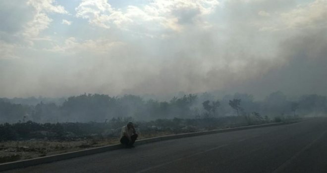 Veliki požar u Nevesinju, vatra se približila kućama i crkvi: Mještani bez struje, mole za pomoć!