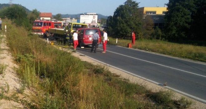 Sudarili se kamion, kombi i dva automobila, jedna osoba poginula