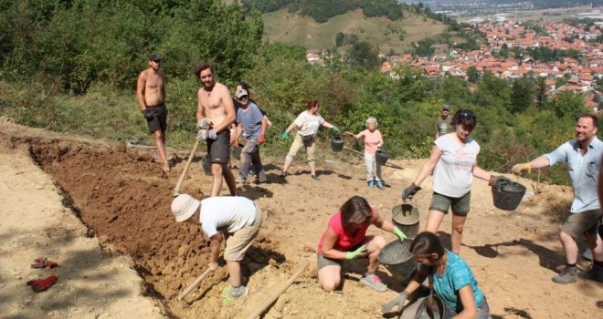 Domaći zadovoljno trljaju ruke, sve je unosan biznis: Turistička ponuda buja, bolesni dolaze na izlječenje...