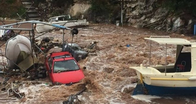 Apokaliptične scene s Jadrana: Zadar pod vodom, potopljeni Ugljan, Pag i Nin, u Dubrovniku voda do koljena...