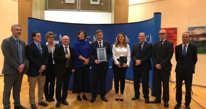 Zvizdić i Bulc: Potpisan Ugovor o Transportnoj zajednici između BiH i EU