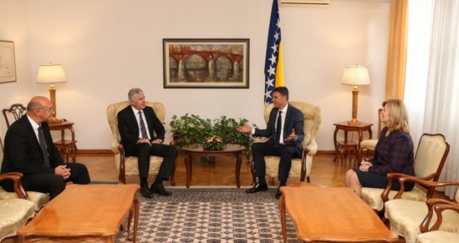 Čović i Novalić razgovarali o evropskom putu BiH, budžetu, akcizama...
