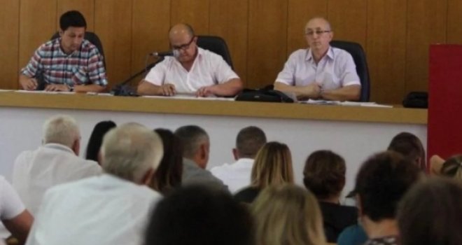 Ostao sam šokiran, je li ovo napad na BiH: Prije početka sjednice Općinskog vijeća zaorila se himna Hrvatske!