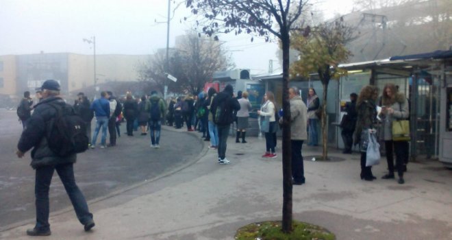 Terminal na Ilidži ostao bez struje: Tramvaji ne rade, ogromne gužve!