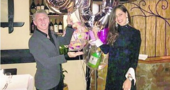 Usred glasina o razvodu od Ane Ivanović, Bastian Schweinsteiger ne odvaja se od ove ljepotice