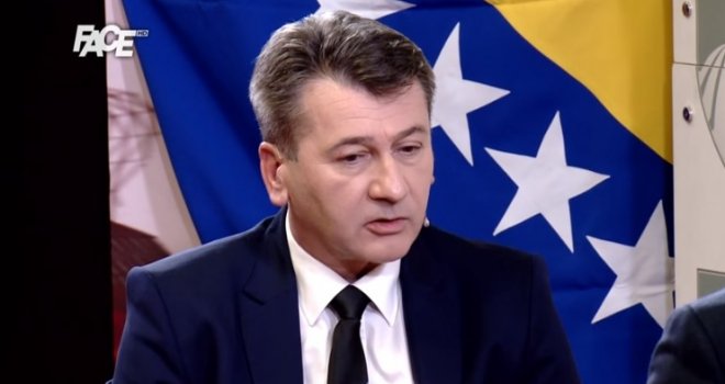 Hadžibajrić: Curi nam država, ode kroz prste... Bakir je tu zbog dinastije, babo-sin, a Fahro se previše bavi Bakirom...