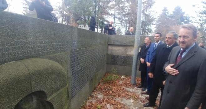 Bakir Izetbegović proučio Fatihu svojim daidžama - partizanima: Po jednom od njih je dobio ime, evo kojem...