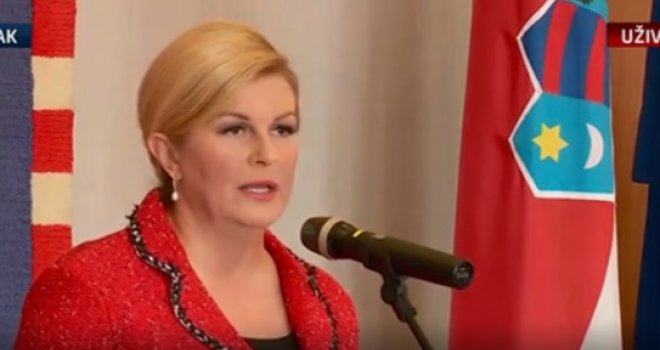 Protesti uoči dolaska Kolinde Grabar - Kitarović u BiH: 'Ne tuđmanizaciji BiH i STOP ruskoj čizmi!'