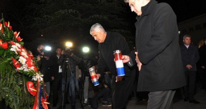 Plenković i Čović polagali vijence u Mostaru: Hrvatski premijer došao da vidi kakva je 'atmosfera' nakon presude