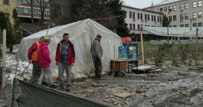 Ispratili i snijeg i vjetar pred Vladom FBiH: Najžalosnije je što narod ne zna ni da postojimo...