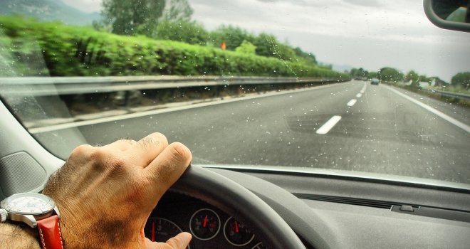 Ovaj trik će vam uštedjeti novac na gorivu, a pri tome će vaš automobil ići brže nego do sada!