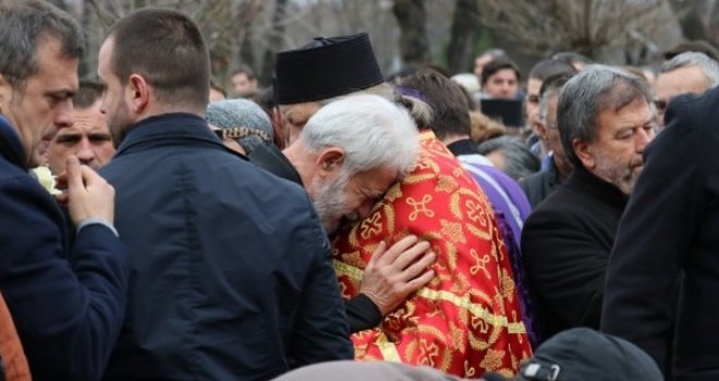 Nema veće boli: Slika shrvanog oca Nebojše Glogovca govori više od hiljadu riječi