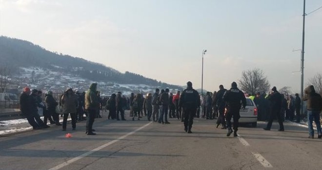 Borci se opet vraćaju na ceste, blokirali saobraćaj na magistralnom putu M17