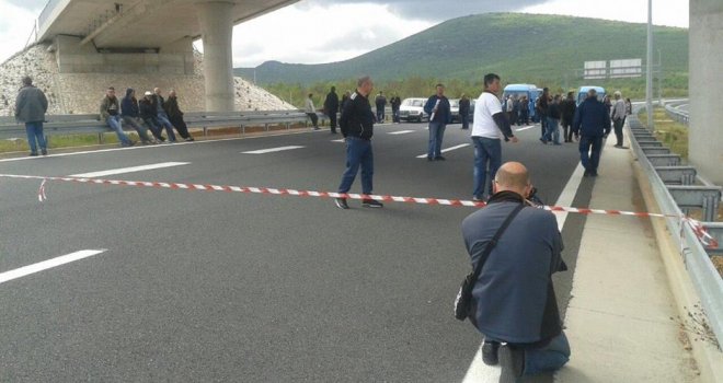 Borci nakon blokade autoputa prema Bijači: Žao nam je vozača, ali... Želimo svoja prava!