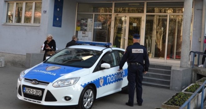 U Doboju na parkingu pronađeno beživotno tijelo maloljetne osobe