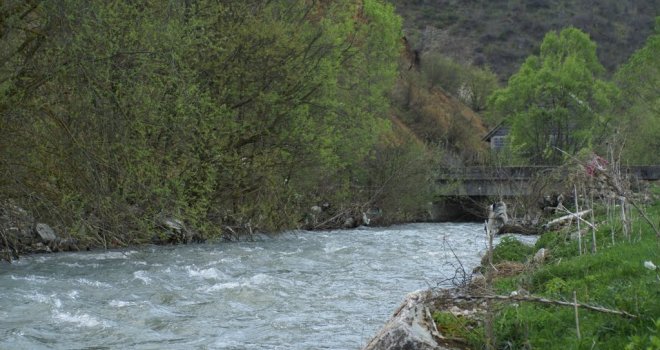 Na ulazu u Bugojno obustavljen saobraćaj zbog izlijevanja rijeke Vrbas