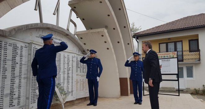 Moramo pomiriti narod u BiH, shvatiti kako je bilo drugoj i trećoj strani, jer nema naroda koji nije bio desetkovan