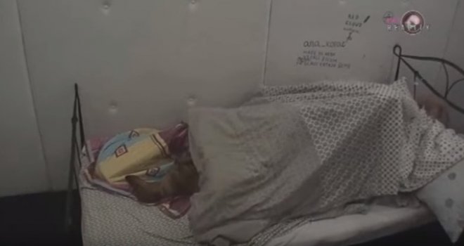 Krevet škripao, ona uzdisala: Miki i Nadežda opet 'u klinču' pred kamerama... Ali još neko je bio s njima pod plahtom!